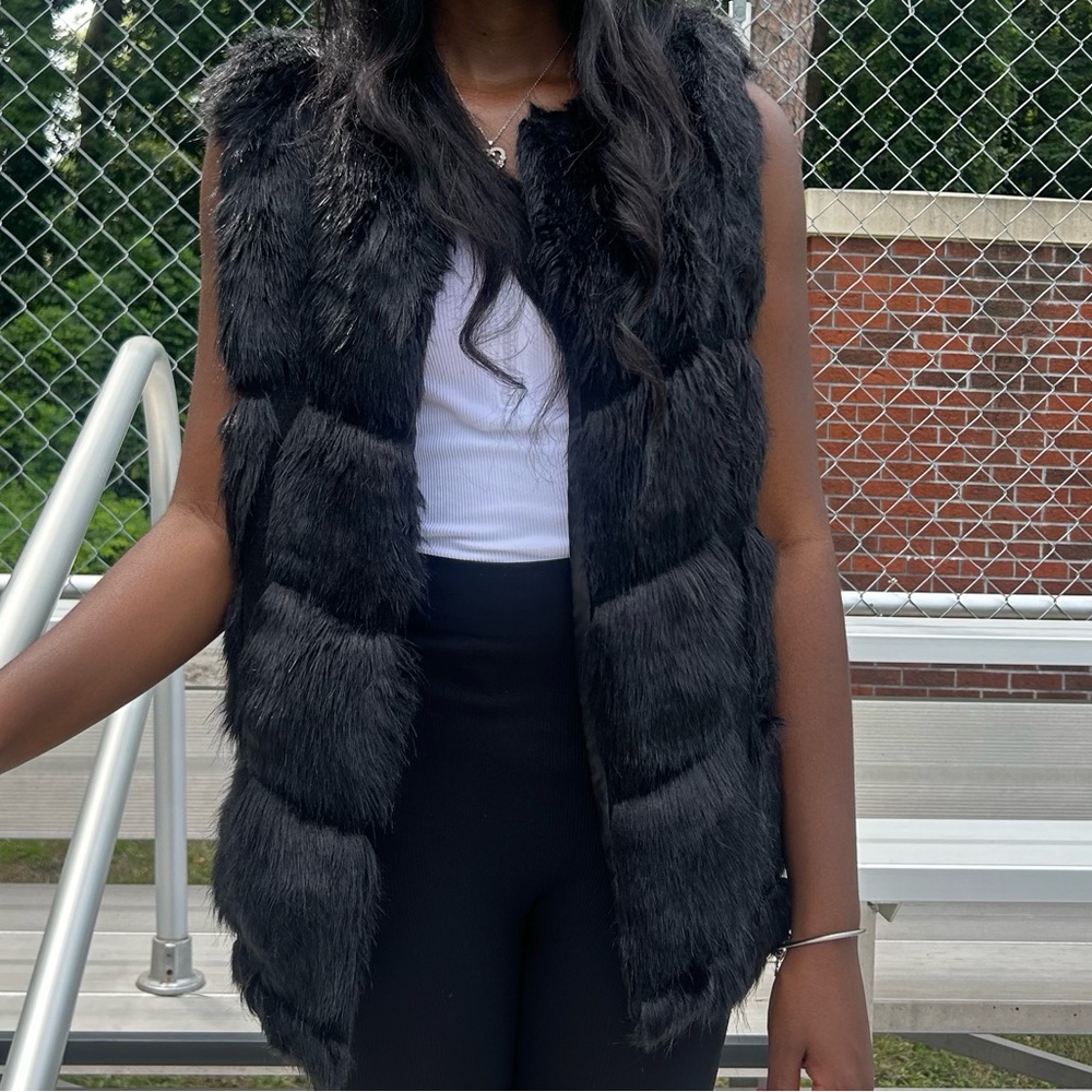 Soft fur-like Black Sleevesless Vest (NWOL)